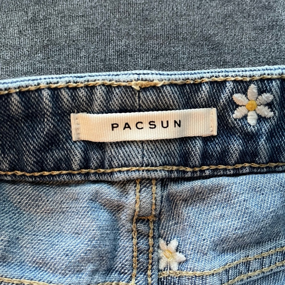 PacSun Denim Shorts with Floral Embroidery - Picture 3 of 5